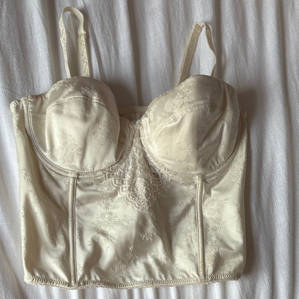Elegant Cream Lace Bustier Corset